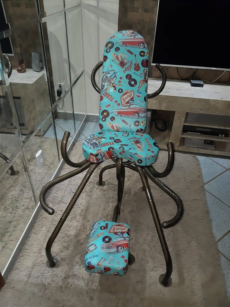 Cadeira Erótica para Motel — estampa Retrô Lounge